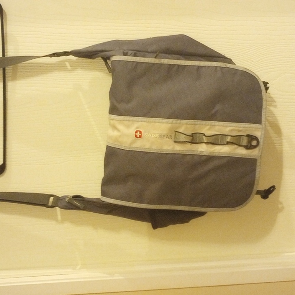 Swiss Gear Over the shoulder laptop bag